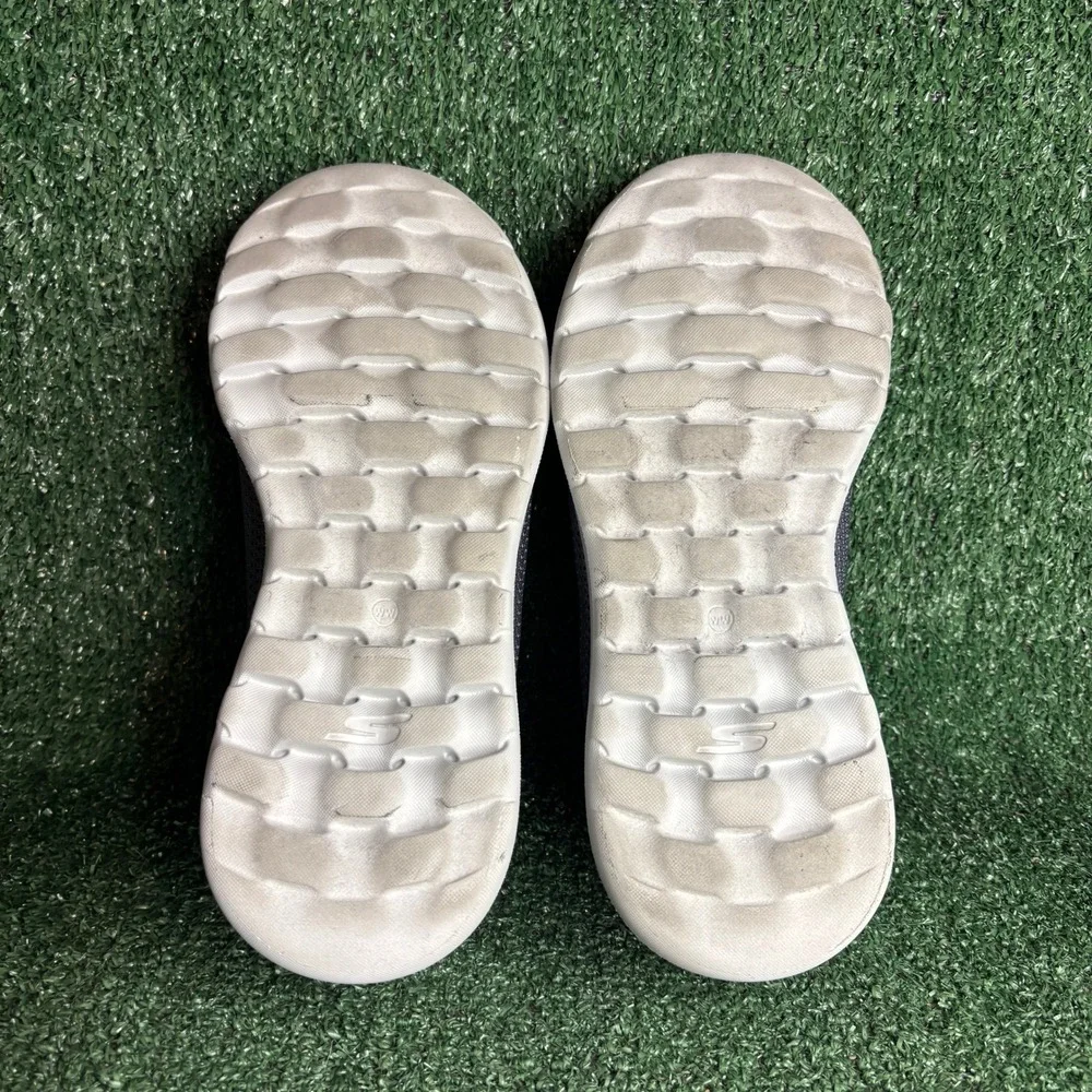 Skechers item you